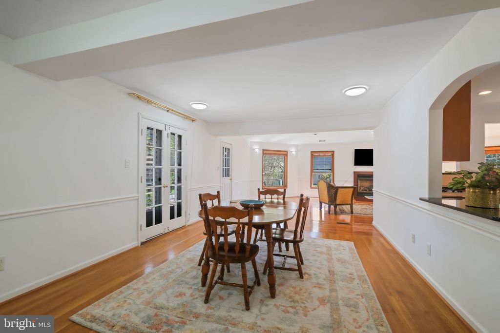 Image 15 of property listing at 11917 REYNOLDS AVE, Potomac, MD 20854