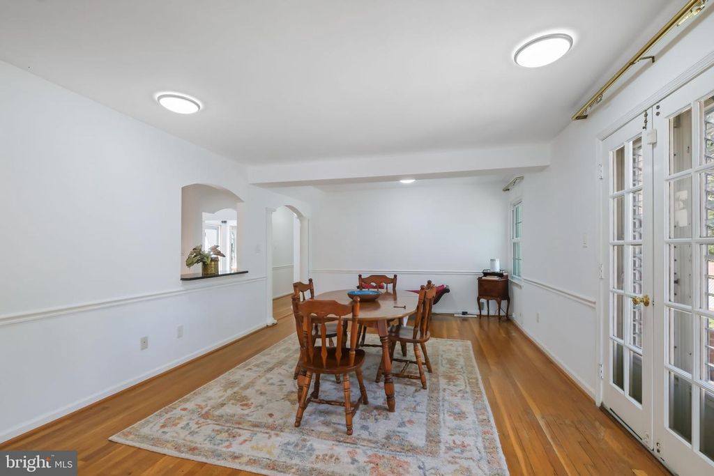 Image 16 of property listing at 11917 REYNOLDS AVE, Potomac, MD 20854