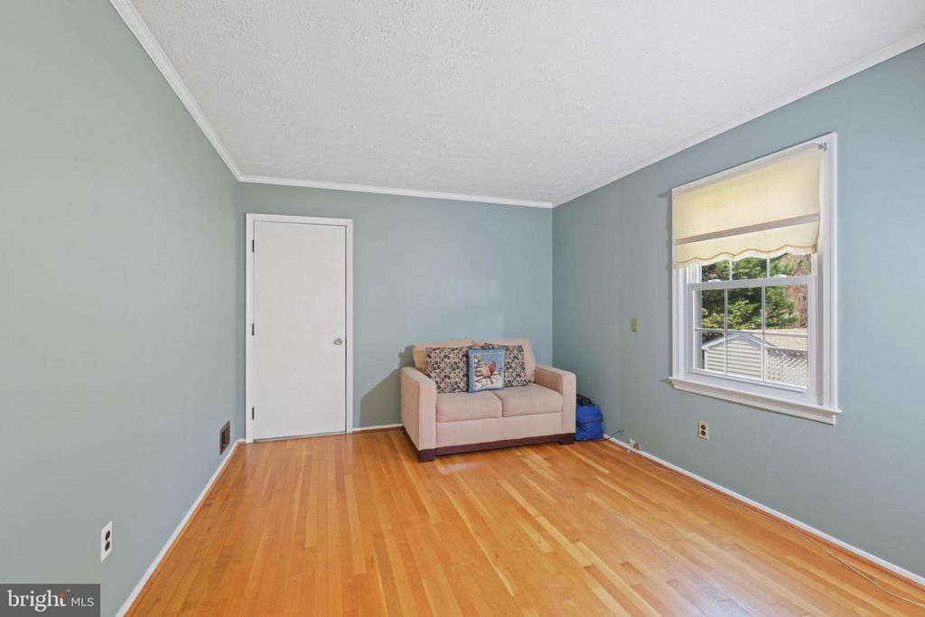 Image 20 of property listing at 11917 REYNOLDS AVE, Potomac, MD 20854