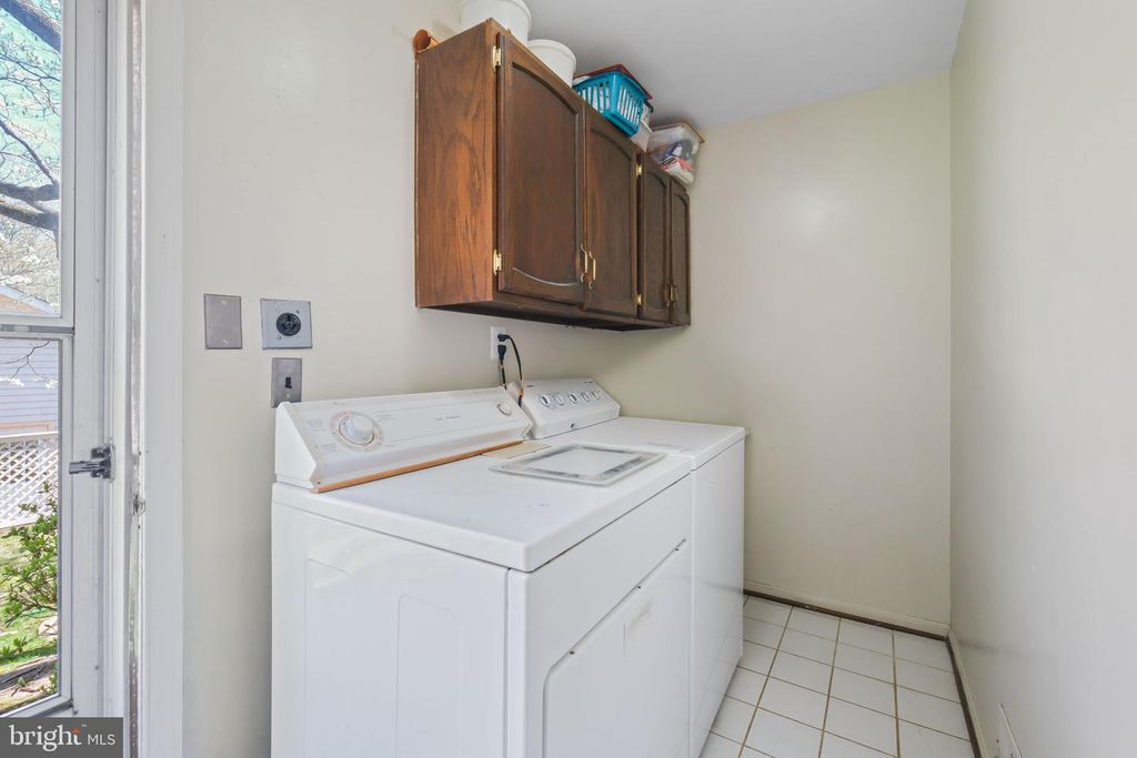 Image 21 of property listing at 11917 REYNOLDS AVE, Potomac, MD 20854