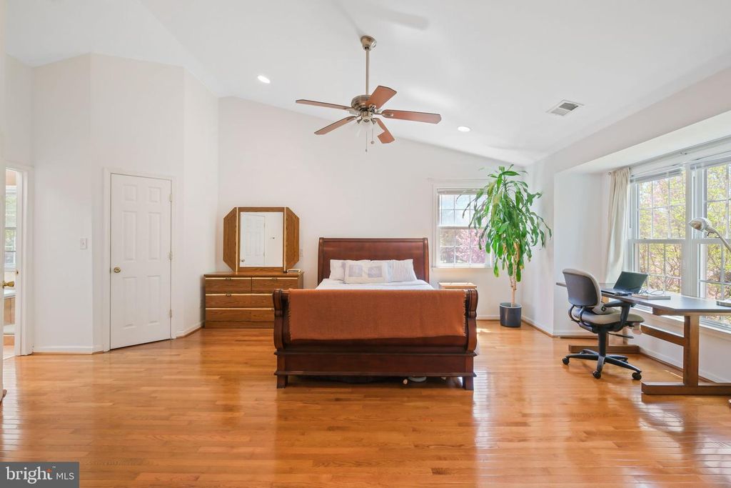 Image 22 of property listing at 11917 REYNOLDS AVE, Potomac, MD 20854