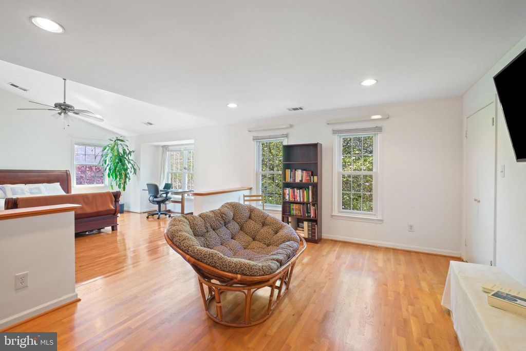 Image 23 of property listing at 11917 REYNOLDS AVE, Potomac, MD 20854