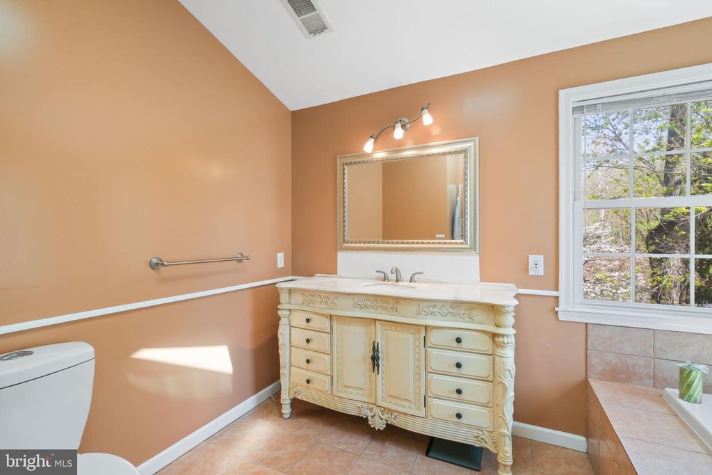 Image 25 of property listing at 11917 REYNOLDS AVE, Potomac, MD 20854