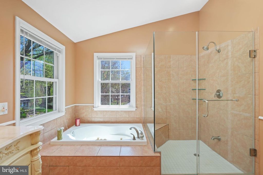 Image 26 of property listing at 11917 REYNOLDS AVE, Potomac, MD 20854