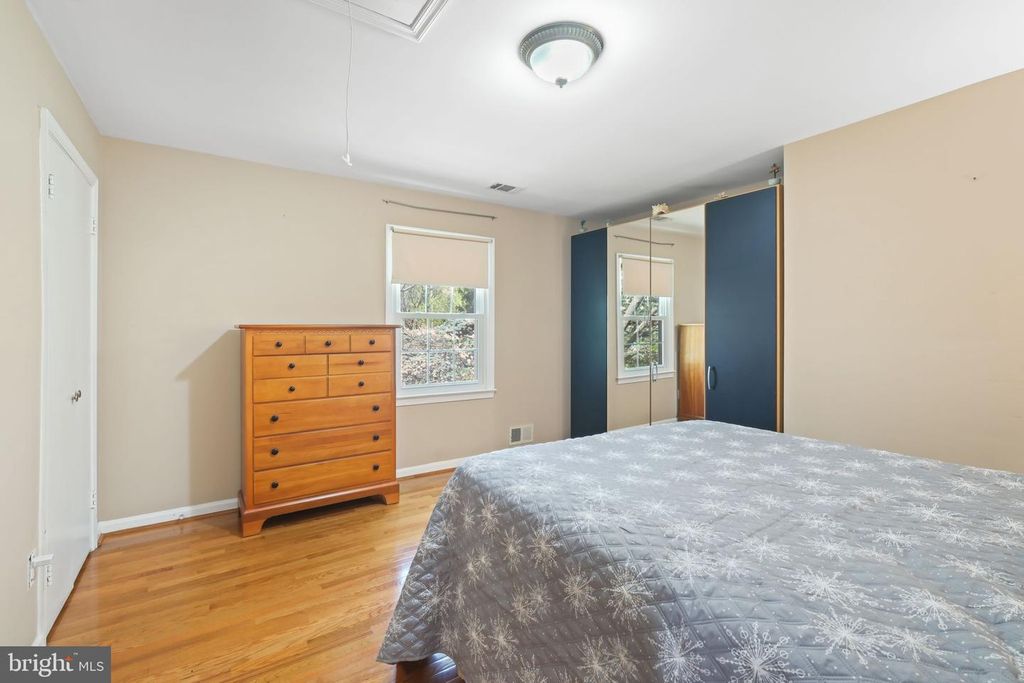 Image 28 of property listing at 11917 REYNOLDS AVE, Potomac, MD 20854