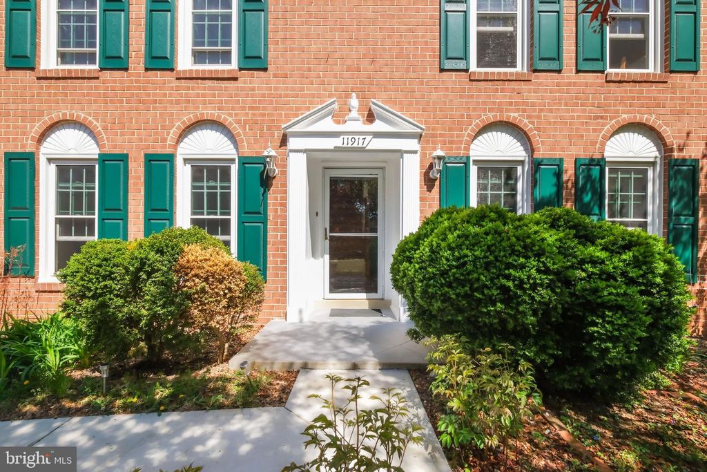 Image 3 of property listing at 11917 REYNOLDS AVE, Potomac, MD 20854