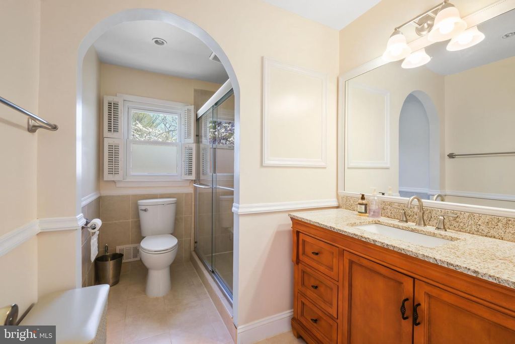 Image 30 of property listing at 11917 REYNOLDS AVE, Potomac, MD 20854