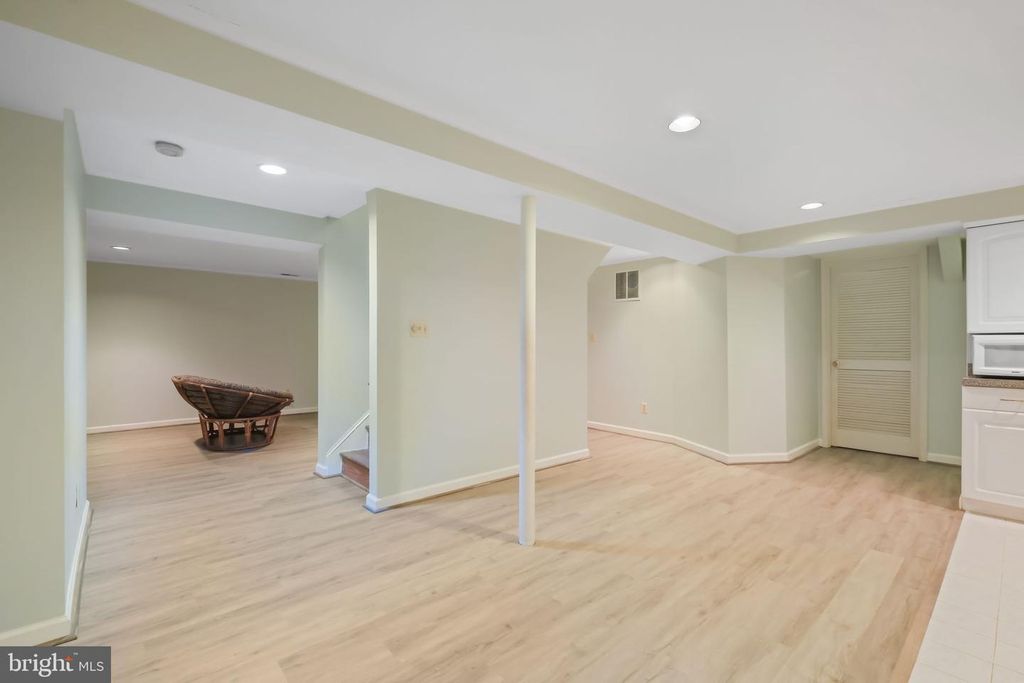 Image 33 of property listing at 11917 REYNOLDS AVE, Potomac, MD 20854