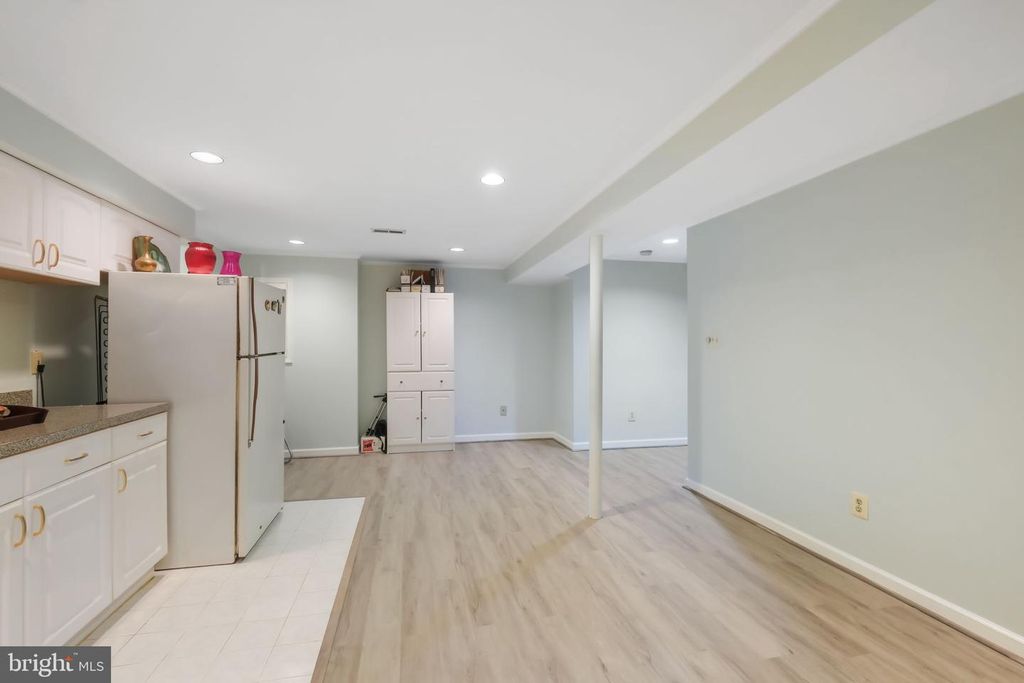 Image 35 of property listing at 11917 REYNOLDS AVE, Potomac, MD 20854