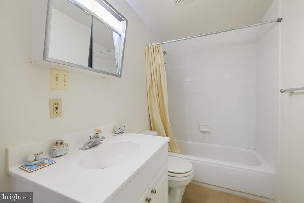 Image 36 of property listing at 11917 REYNOLDS AVE, Potomac, MD 20854