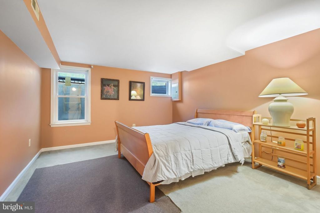 Image 37 of property listing at 11917 REYNOLDS AVE, Potomac, MD 20854