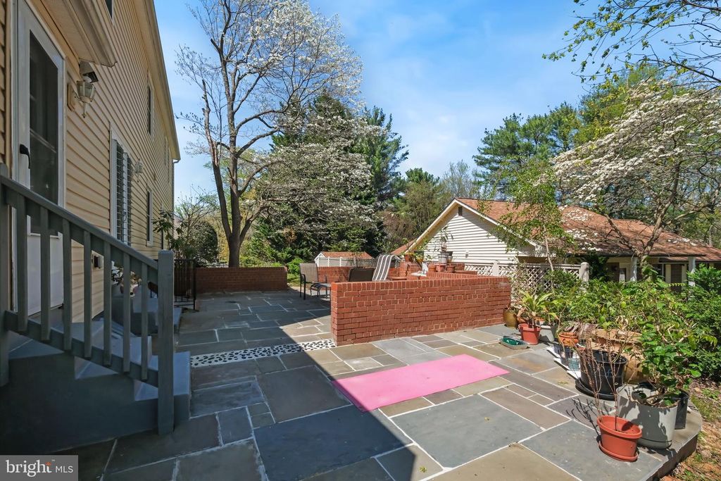 Image 40 of property listing at 11917 REYNOLDS AVE, Potomac, MD 20854