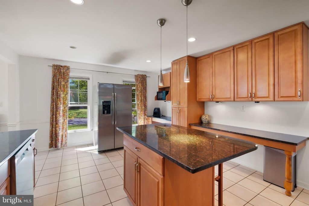 Image 8 of property listing at 11917 REYNOLDS AVE, Potomac, MD 20854