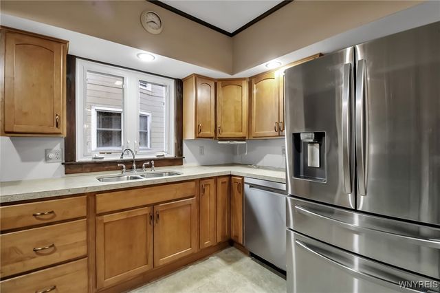 24 Lake Ave, Hamburg, NY 14219