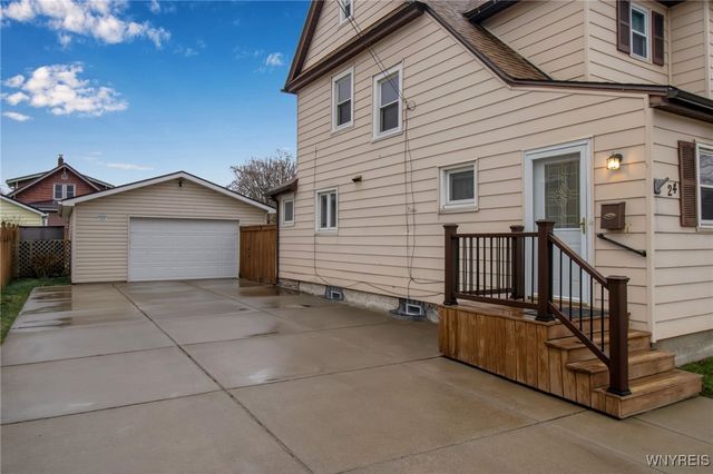 24 Lake Ave, Hamburg, NY 14219