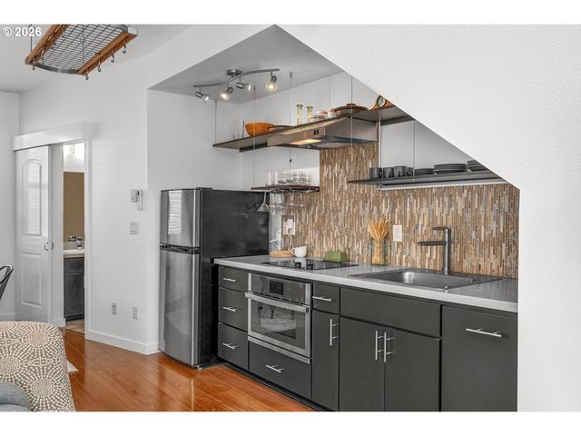 4319 Se DIVISION St B, Portland, OR 97206