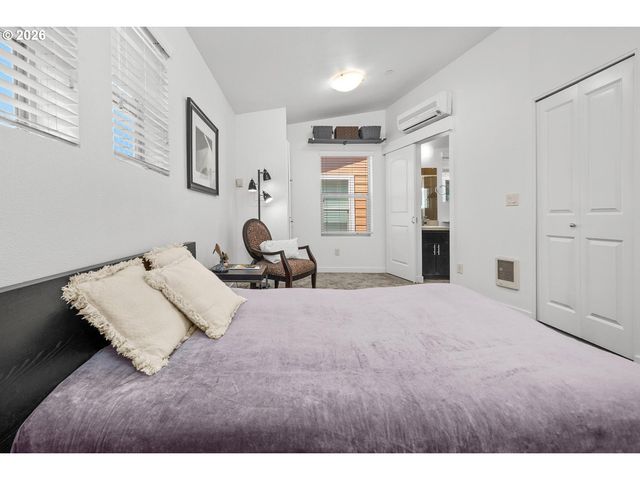 4319 Se DIVISION St B, Portland, OR 97206