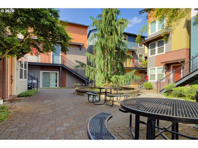 4319 Se DIVISION St B, Portland, OR 97206