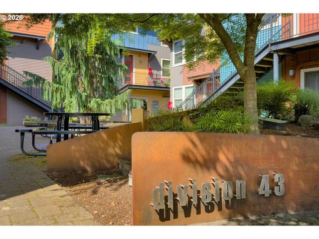 4319 Se DIVISION St B, Portland, OR 97206