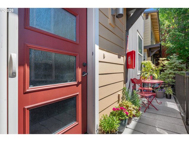4319 Se DIVISION St B, Portland, OR 97206