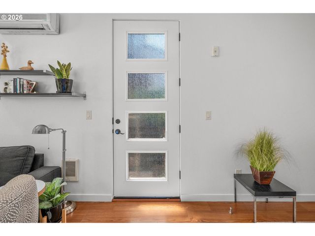 4319 Se DIVISION St B, Portland, OR 97206