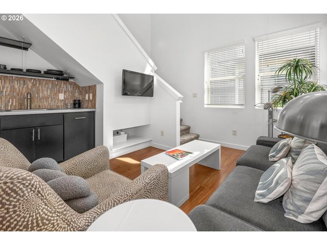 4319 Se DIVISION St B, Portland, OR 97206