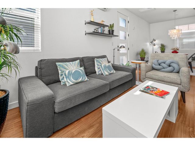 4319 Se DIVISION St B, Portland, OR 97206