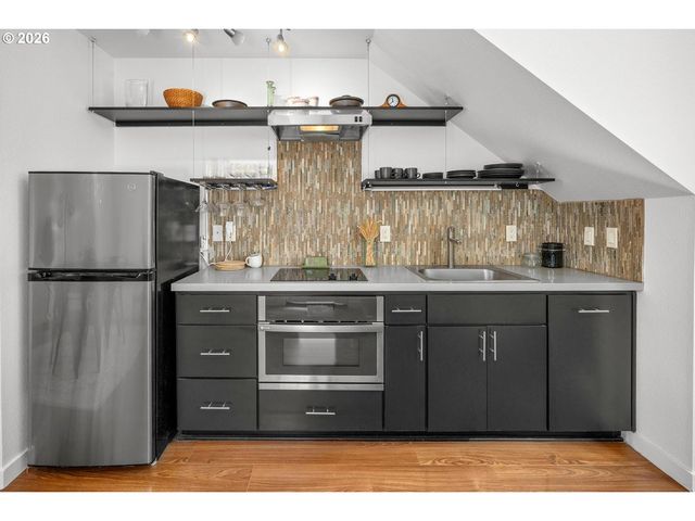 4319 Se DIVISION St B, Portland, OR 97206