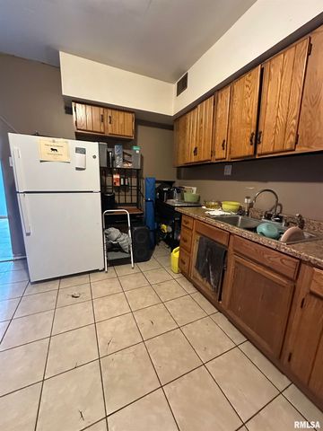 1305 NE MONROE Street, Peoria, IL 61603