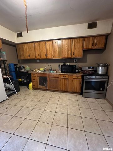 1305 NE MONROE Street, Peoria, IL 61603