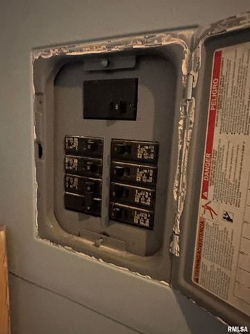 1305 NE MONROE Street, Peoria, IL 61603