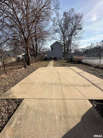 1305 NE MONROE Street, Peoria, IL 61603