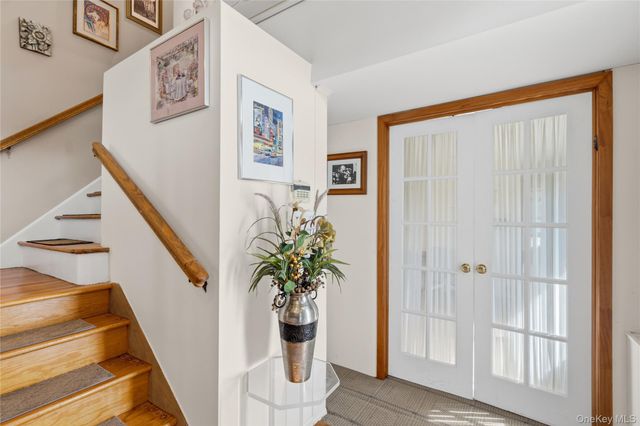 19 Jody Lane, Plainview, NY 11803