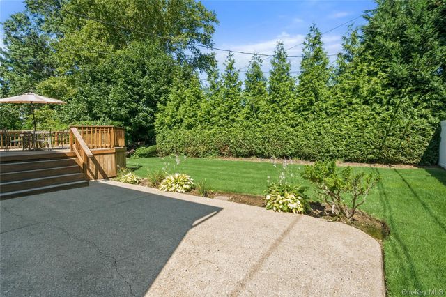 19 Jody Lane, Plainview, NY 11803