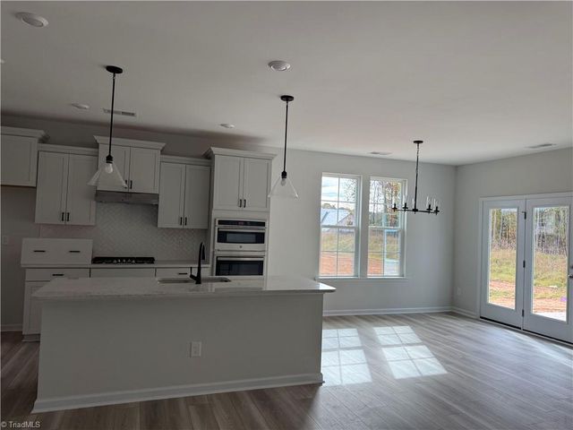 129 Starhaven Court, Advance, NC 27006