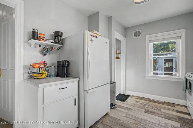 8609 W Mount Hope Highway, Grand Ledge, MI 48837