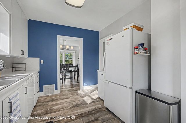 8609 W Mount Hope Highway, Grand Ledge, MI 48837