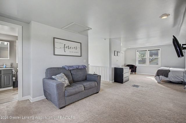 8609 W Mount Hope Highway, Grand Ledge, MI 48837