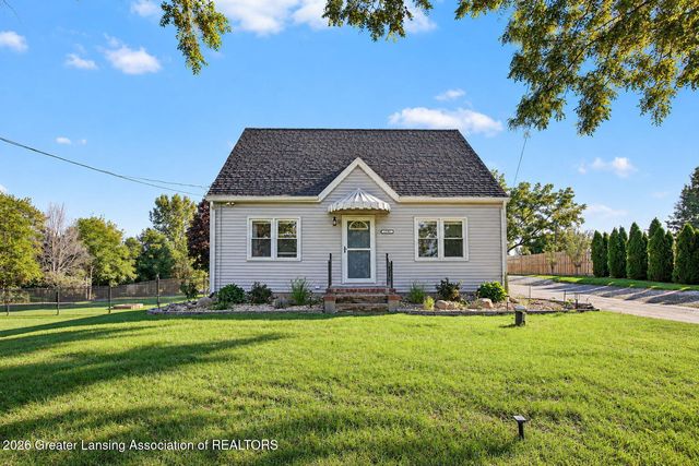 8609 W Mount Hope Highway, Grand Ledge, MI 48837