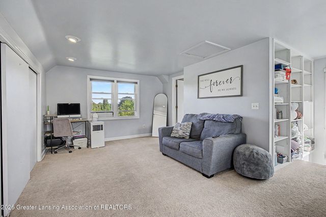 8609 W Mount Hope Highway, Grand Ledge, MI 48837