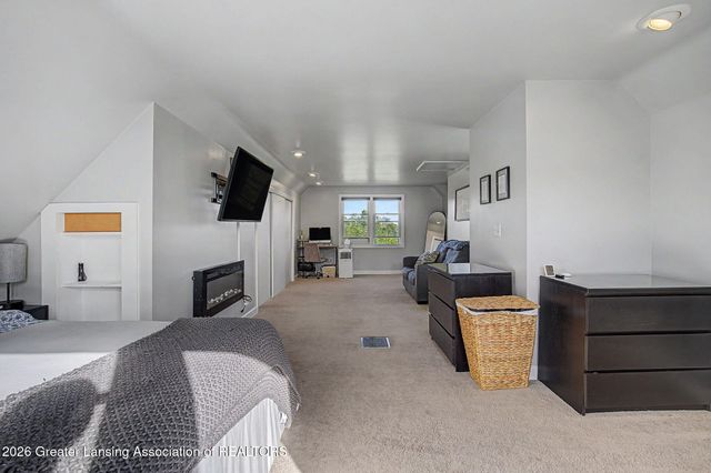 8609 W Mount Hope Highway, Grand Ledge, MI 48837
