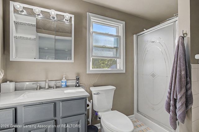 8609 W Mount Hope Highway, Grand Ledge, MI 48837