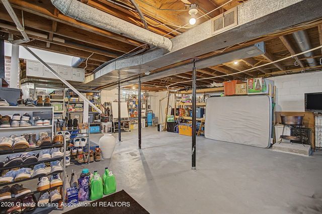 8609 W Mount Hope Highway, Grand Ledge, MI 48837
