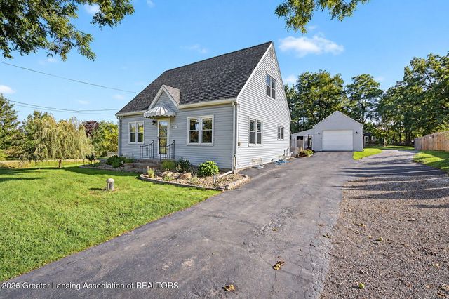 8609 W Mount Hope Highway, Grand Ledge, MI 48837