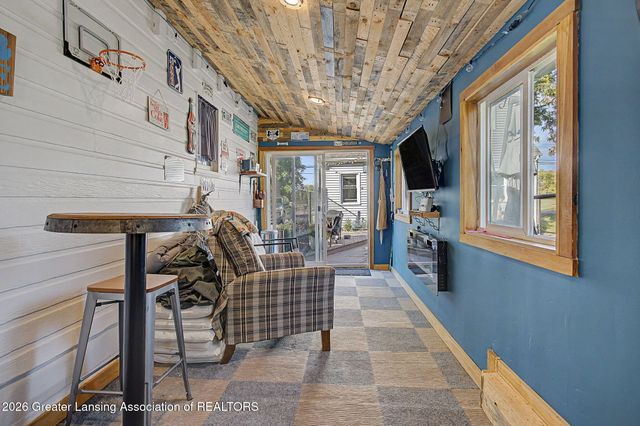 8609 W Mount Hope Highway, Grand Ledge, MI 48837
