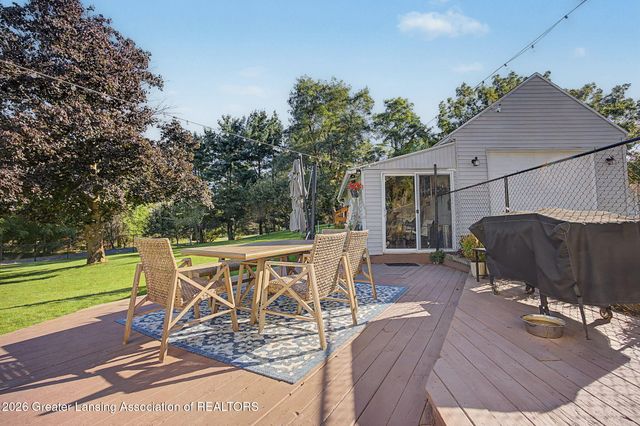 8609 W Mount Hope Highway, Grand Ledge, MI 48837