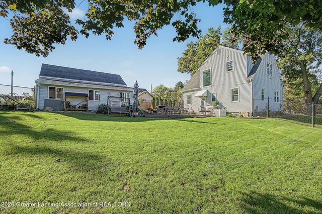 8609 W Mount Hope Highway, Grand Ledge, MI 48837
