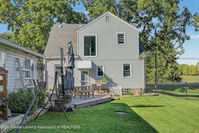 8609 W Mount Hope Highway, Grand Ledge, MI 48837