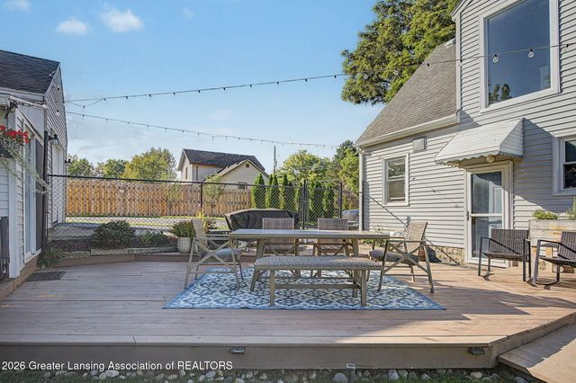 8609 W Mount Hope Highway, Grand Ledge, MI 48837
