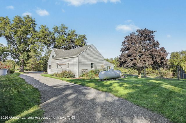 8609 W Mount Hope Highway, Grand Ledge, MI 48837